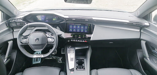 Peugeot 408 sürücü karşılama